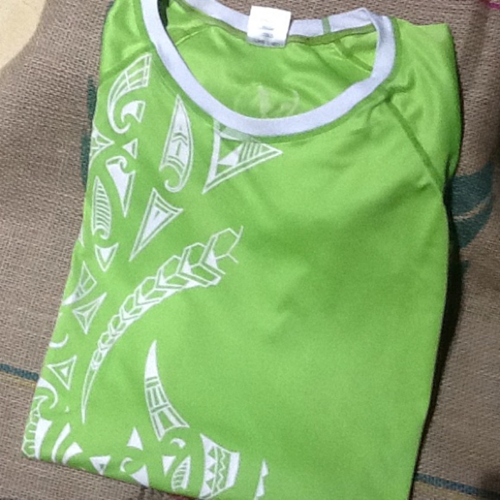 Hulakai Microfiber Beach Tee. Like New.